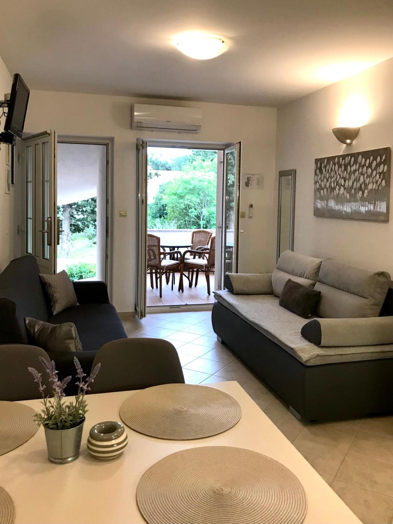 Apartmani Samec Novalja Exterior foto