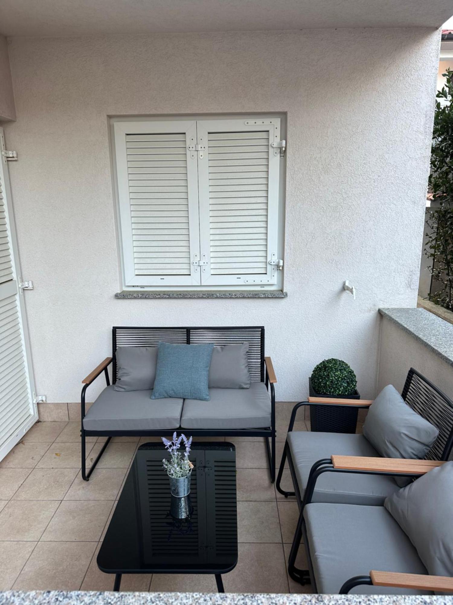 Apartmani Samec Novalja Exterior foto