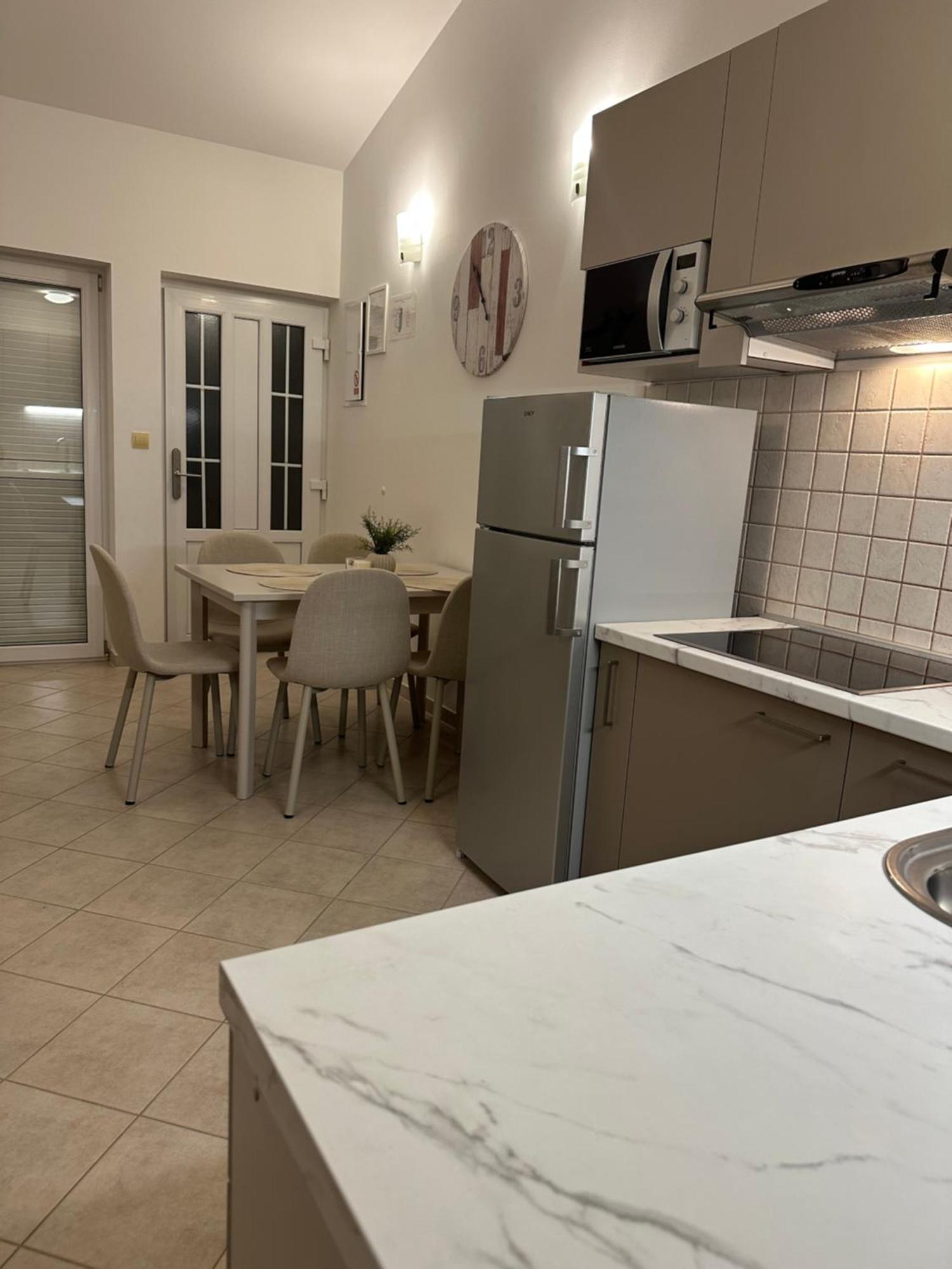 Apartmani Samec Novalja Exterior foto